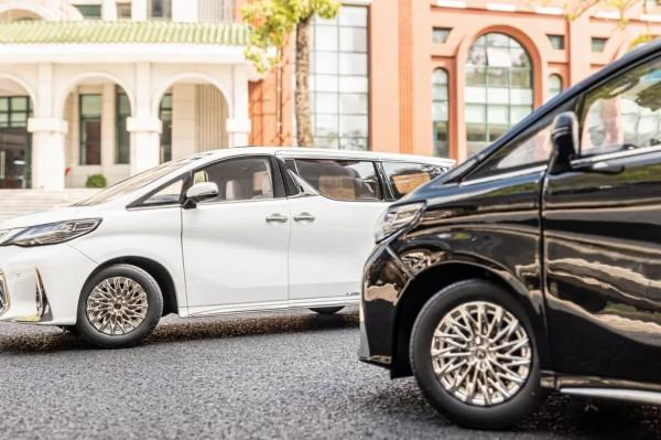 最貴的麵包車，雷克薩斯LM模型對比測評