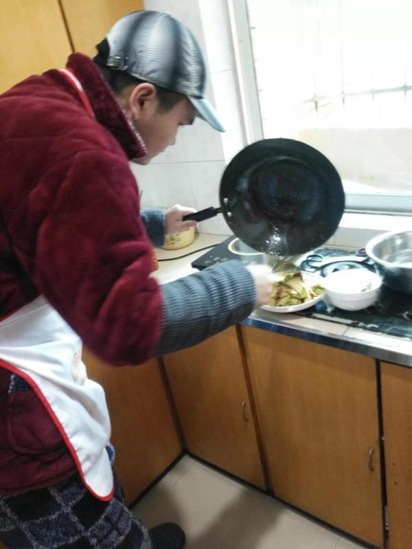 兒子炒的菜，哪家女兒有福了