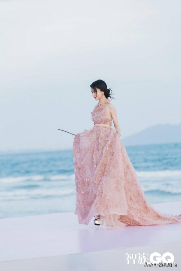 原來,女明星的紅毯造型已經卷到了這些細節 原來,女明星的紅毯造型已經卷到了這些細節