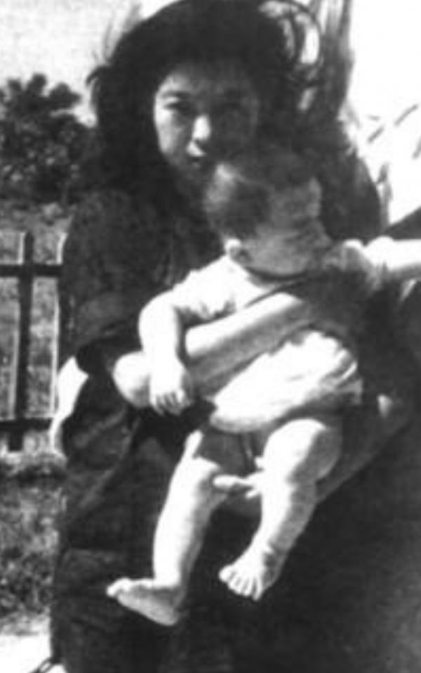 彭雪楓犧牲後,周恩來勸說其遺孀改嫁,兒子後來成上將 彭雪楓犧牲後,周恩來勸說其遺孀改嫁,兒子後來成上將