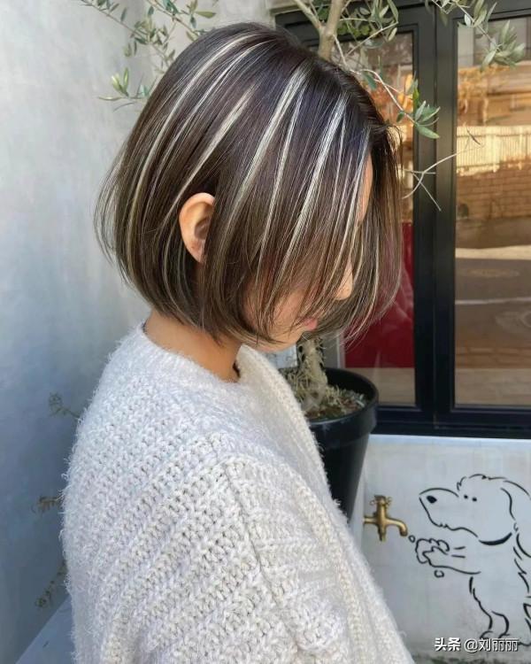 2022元旦髮型怎麼剪？燙羊毛卷做線條染剪推邊頭，你最鐘意哪一種