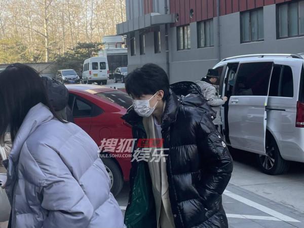 杜江毛曉彤唐藝昕宋祖兒等現身央視文聯春晚彩排 造型驚豔狀態佳