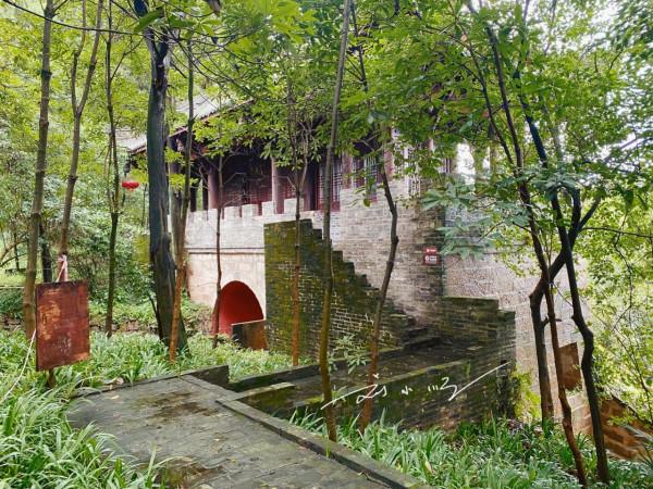 四川德陽著名的4A級旅遊景區，被認為與三星堆齊名，遊客卻不多