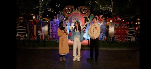 劉詩詩美成迪士尼公主！雪夜露天鵝頸不怕凍，卻被玲娜貝兒搶風頭