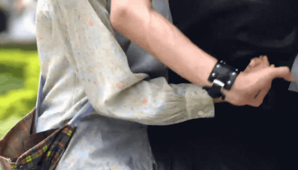 曾沛慈被拍與陌生男逛街,大方公佈戀情,男方身材健壯樣貌一般 曾沛慈被拍與陌生男逛街,大方公佈戀情,男方身材健壯樣貌一般