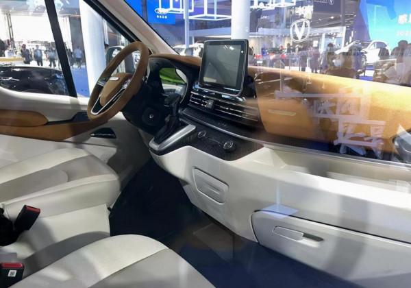 整車設計更居家，上汽大通MAXUS 生活家V90別墅版亮相