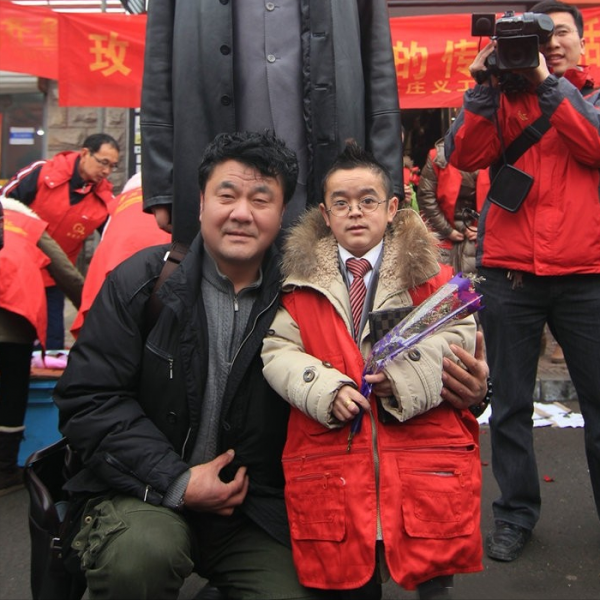 12年前,身高1.02米的徐國元,找了個白富美女朋友,後來怎麼樣了 12年前,身高1.02米的徐國元,找了個白富美女朋友,後來怎麼樣了