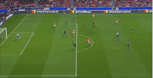 6分鐘2球！本菲卡主場2-0完勝，反超巴薩1分，晉級歐冠16強