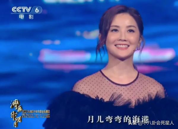 央視中秋晚會變修羅場：一對情侶、兩對舊愛，還有四對“情敵”