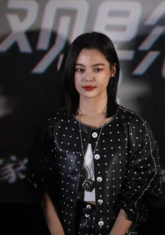 厚嘴唇離了濾鏡多吃虧!辛芷蕾無美顏立馬變土味,瞬間沒了高階感 厚嘴唇離了濾鏡多吃虧!辛芷蕾無美顏立馬變土味,瞬間沒了高階感