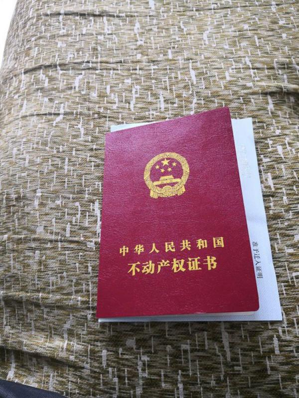 賣房還能賣一半？買頂樓二手房，閣樓歸原業主所有，這算怎麼回事