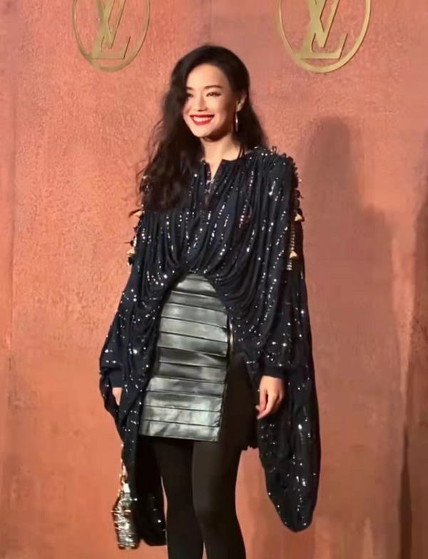 LV大秀:章子怡氣場足,熱巴帥一臉,周冬雨鍾楚曦組團去蹦迪? LV大秀:章子怡氣場足,熱巴帥一臉,周冬雨鍾楚曦組團去蹦迪?