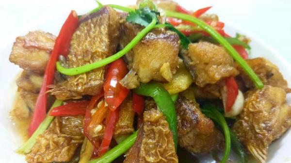 愛吃魚的朋友不要錯過，教你爽口解饞的香辣煎魚塊，好吃又有營養