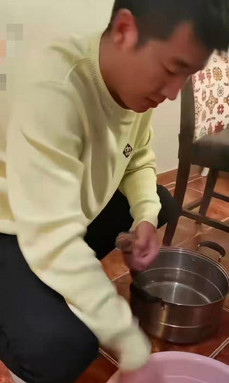 51歲嫁90後老公，晚年得乳腺癌還陷詐騙風波，李菁菁都經歷過什麼