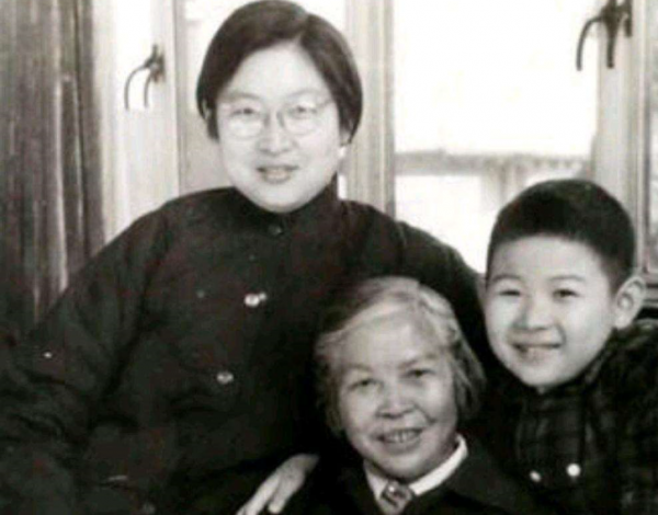 1984年賀子珍病逝，上海市委請示葬禮的規格，鄧小平一句話定調