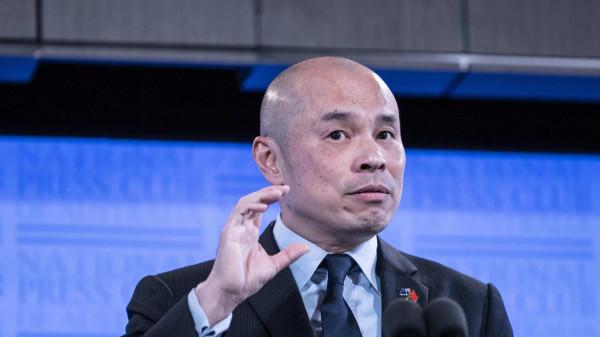 中國駐澳大使館臨時代辦王晰寧：澳大利亞是個“淘氣鬼”，舞刀弄劍危害本國