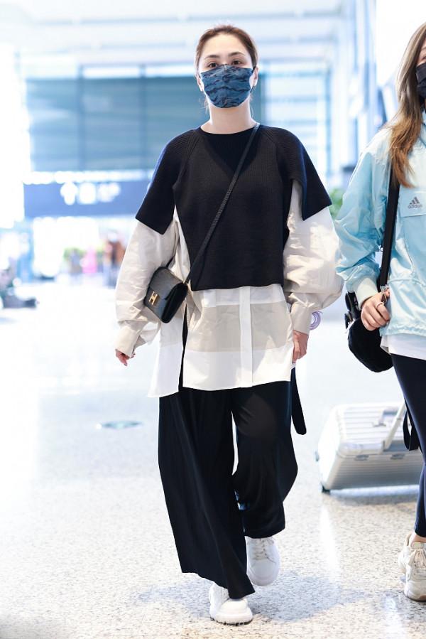 身高152的阿嬌衣品真不值得借鑑嗎?用疊穿來顯高,這次還挺會穿 身高152的阿嬌衣品真不值得借鑑嗎?用疊穿來顯高,這次還挺會穿