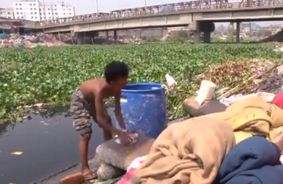 孟加拉國首都變成垃圾廠,生命之後裡沒有一條活魚 孟加拉國首都變成垃圾廠,生命之後裡沒有一條活魚