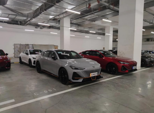 長安UNI-V批次到店，如果說影豹是AMG，那它就是國產自嘲版RS