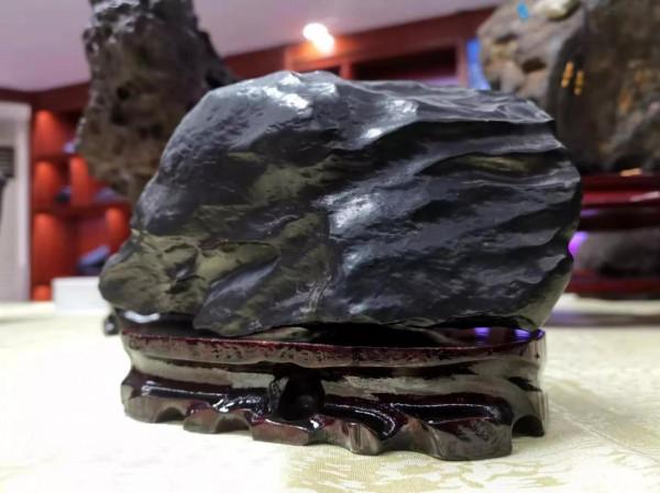 非常稀有的無球粒定向隕石