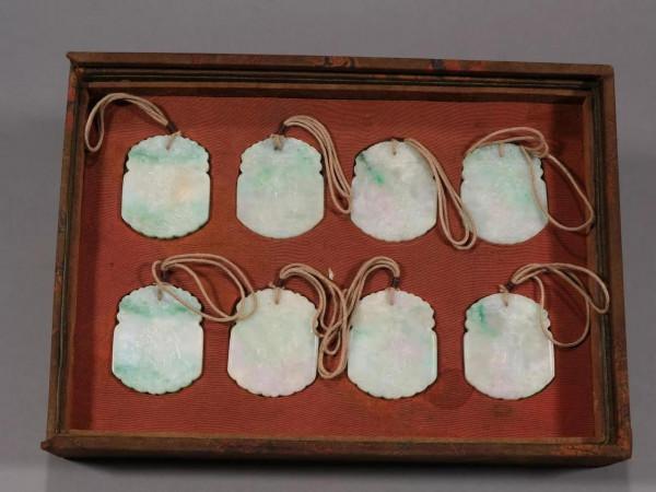 清 老翡翠八仙牌一套。規格：長5.5cm 寬4.55cm 單重37.3g