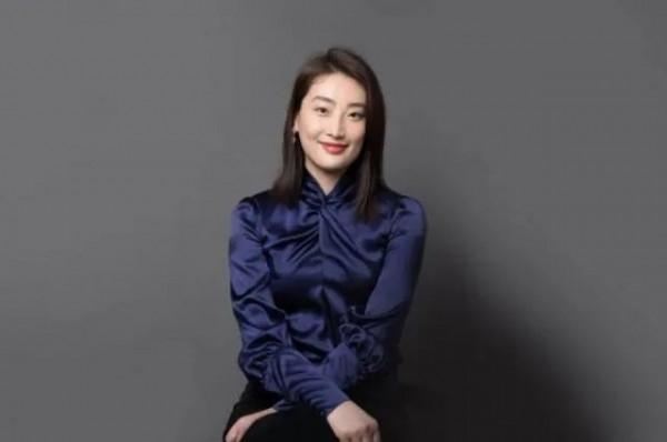 創始人退出董事會、女兒接任董事長、老牌奢侈品巨頭請印度人當CEO，盤點2021年全球零售消費時尚企業高管變動大事件｜前線