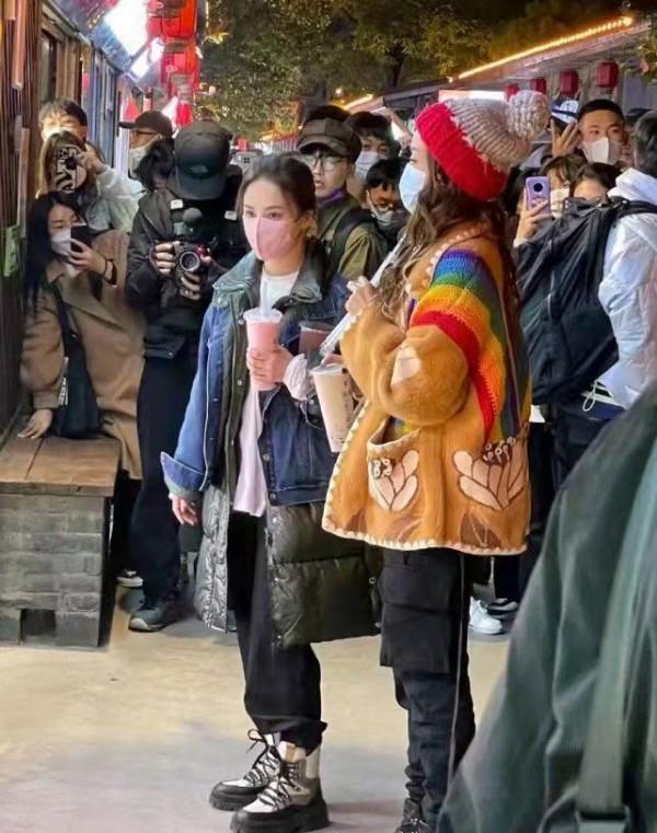 阿嬌阿Sa最新路透曝光,不僅命運不同,這體型也差好多啊 阿嬌阿Sa最新路透曝光,不僅命運不同,這體型也差好多啊