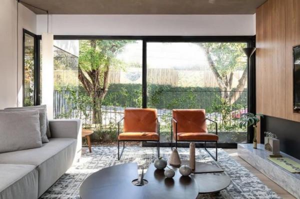 住一樓不好那是你沒看120㎡三居室,將整面落地窗引光入室 住一樓不好那是你沒看120㎡三居室,將整面落地窗引光入室