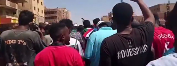 蘇丹首都再度爆發民眾遊行 反對軍事政變