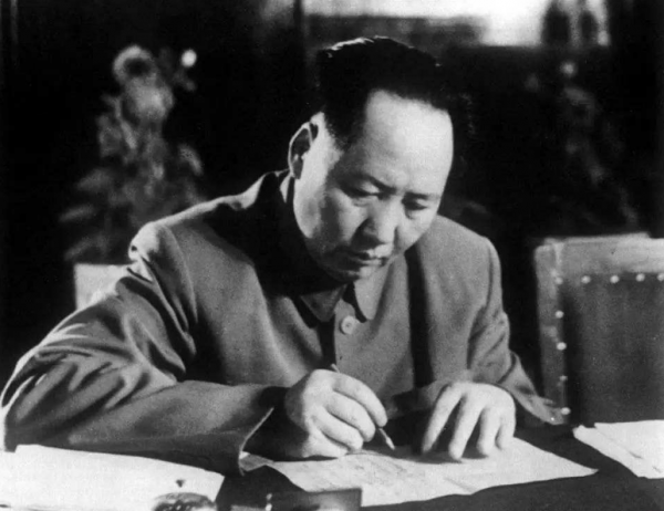 長津湖打到第7天，金日成提個問題，毛主席堅決提醒：美國不可信