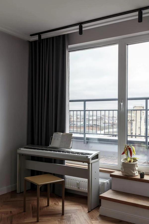 新婚夫妻84㎡的家，空間色彩各不同新潮又有高階感，18㎡露臺超爽