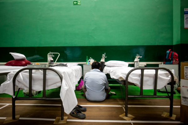 11月6日,美國踩踏死傷300人;印度大火死10人;非洲爆炸死100人 11月6日,美國踩踏死傷300人;印度大火死10人;非洲爆炸死100人