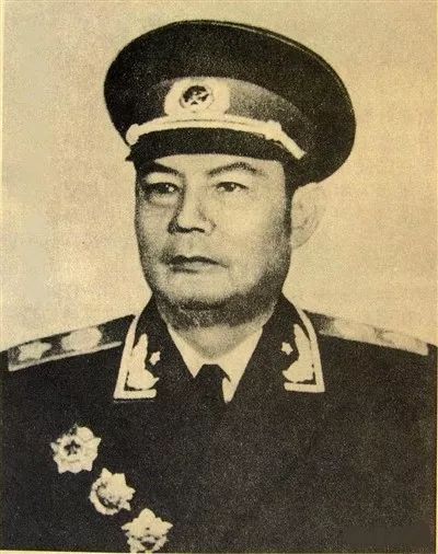 張明河率糾察總隊第一個進駐北平,主席稱讚他說:你就是九門提督 張明河率糾察總隊第一個進駐北平,主席稱讚他說:你就是九門提督