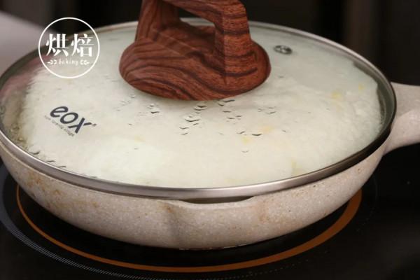 用平底鍋煎了個蛋糕 播放量一不小心上了千萬 軟軟呼呼像雲朵