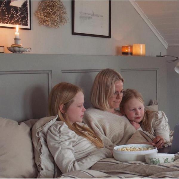 一對夫婦與兩個女兒生活的瑞典小屋，漂亮又溫馨，純樸趣味很親近