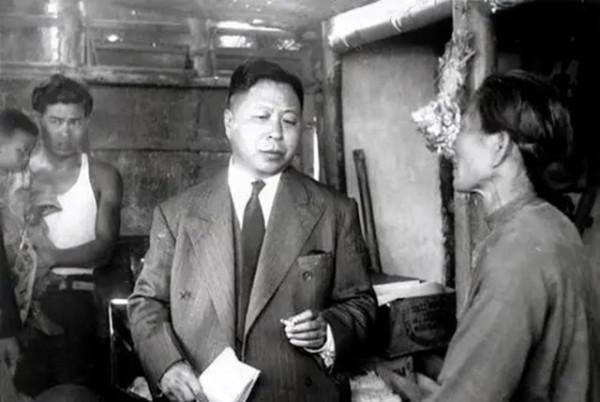 1952年，吳國楨參加蔣介石壽宴，返程發現車子被蔣做手腳