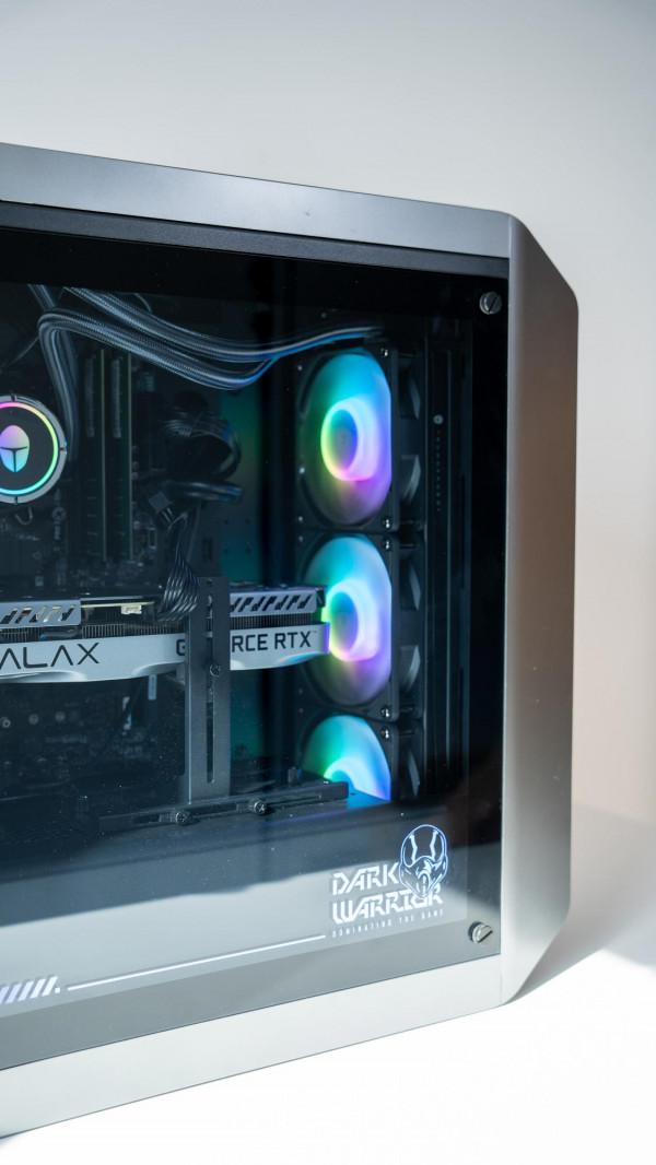 聊一款效能提升明顯的品牌桌上型電腦：雷神911黑武士4&plus;