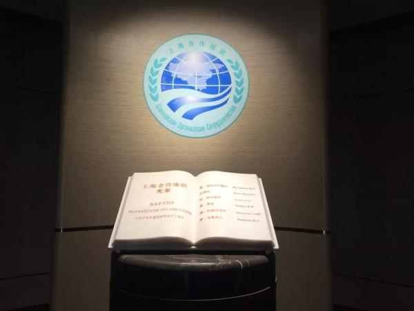 美英澳搞同盟，上合擴員伊朗，這場比賽誰怕誰