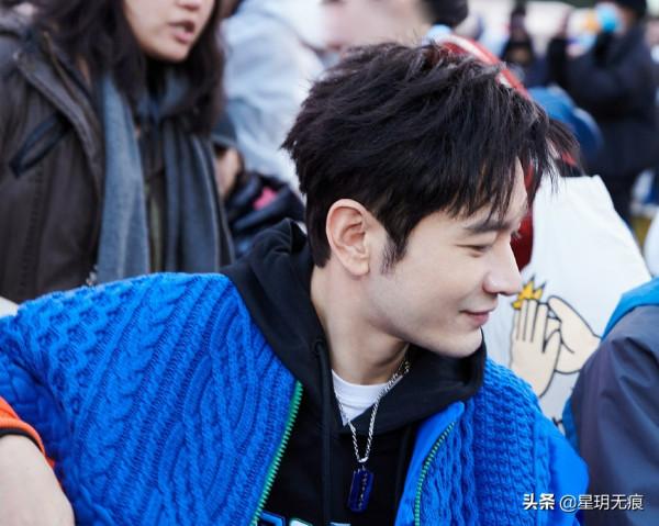 黃曉明藍橙撞色運動衫演繹運動風 帥氣臉龐詮釋時尚 黃曉明藍橙撞色運動衫演繹運動風 帥氣臉龐詮釋時尚