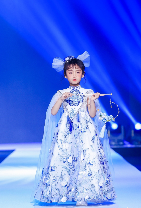 長相浪費基因？這些星二代，明明跟父母共用一張臉