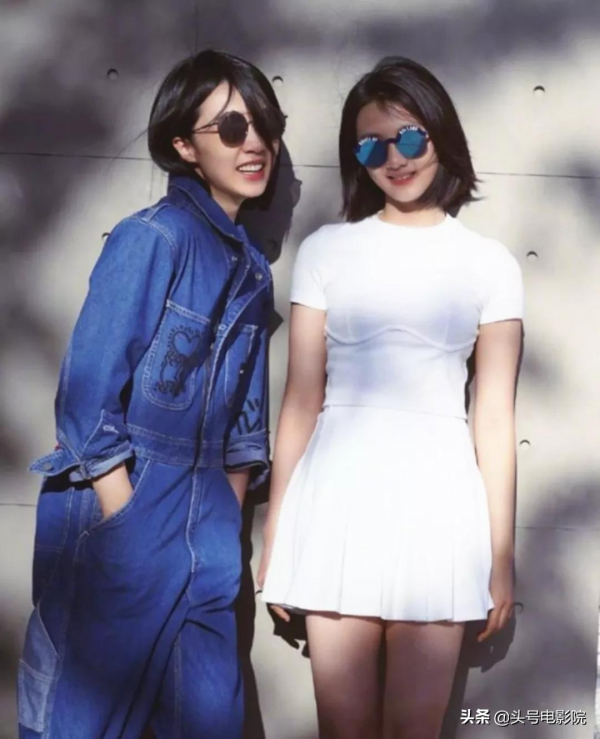 黃多多16歲戴金鍊塗眼影，爸爸萌娃早熟！曹格女兒11歲露肩畫眼線