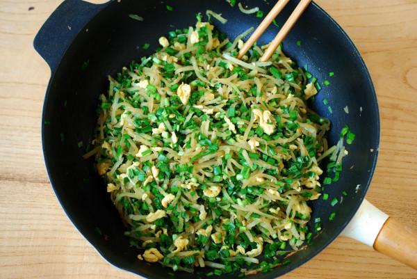 天冷了，遇到這菜多買點兒，一次買上10來斤，蒸包子吃太香了