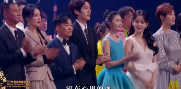大灣區晚會終於不再流量當道，王菲不在C位，趙麗穎鏡頭一掃而過
