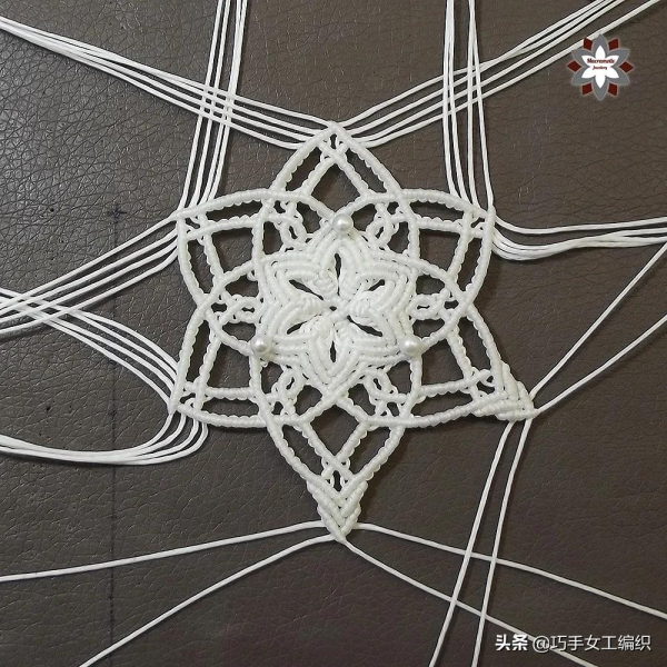 用繩子就能編出漂亮的雪花，超詳細的教程，一步一步教你編