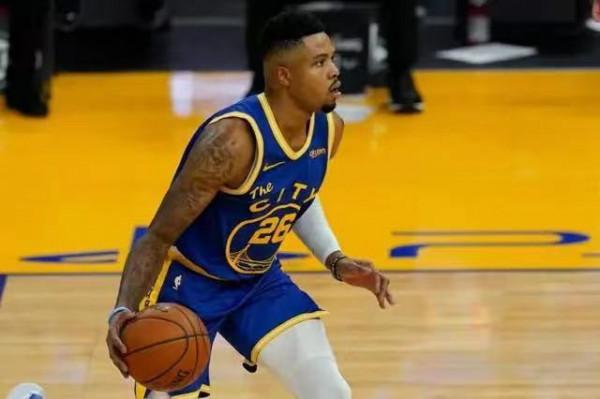 防守效率104.6隊內第一，主防詹杜！240萬底薪簽下，湖人撿到寶了