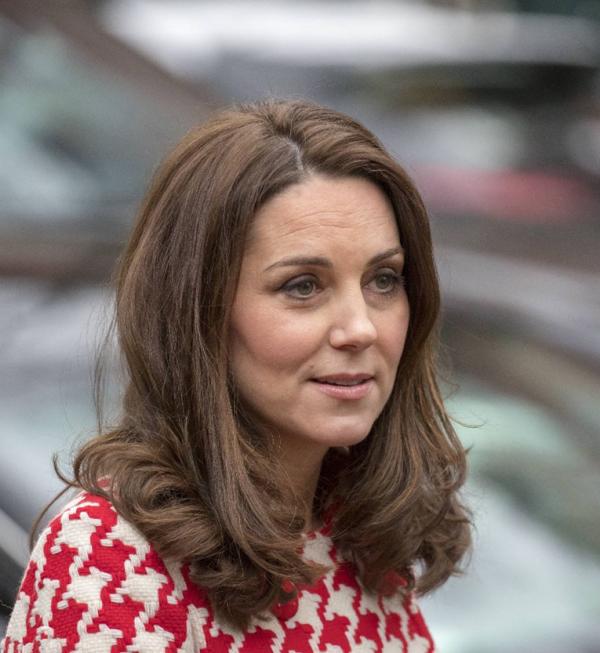 凱特年輕時梨渦淺淺，笑起來很美，如今梨渦變溝壑，王子也禿了頭