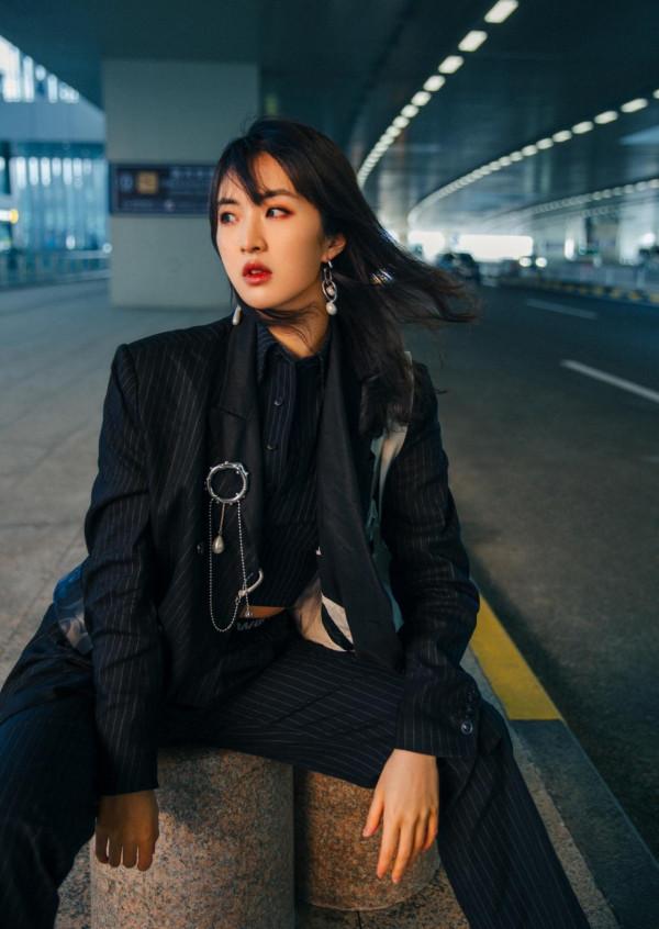 姚安娜風格大變差點認不出!氣場“蓋過”姐姐!全黑穿搭星味十足 姚安娜風格大變差點認不出!氣場“蓋過”姐姐!全黑穿搭星味十足