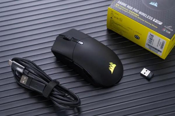 舒適手感、強悍效能,海盜船Sabre RGB Pro Wireless遊戲滑鼠體驗 舒適手感、強悍效能,海盜船Sabre RGB Pro Wireless遊戲滑鼠體驗