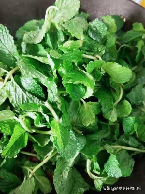 鴨子去腥別用姜，教你2招訣竅，鴨肉鮮香入味，好吃又無腥味