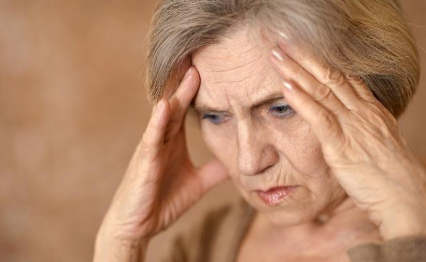 這樣喝水只會讓衰老提前,臉上滋長皺紋,要想老得慢,儘早改掉 這樣喝水只會讓衰老提前,臉上滋長皺紋,要想老得慢,儘早改掉